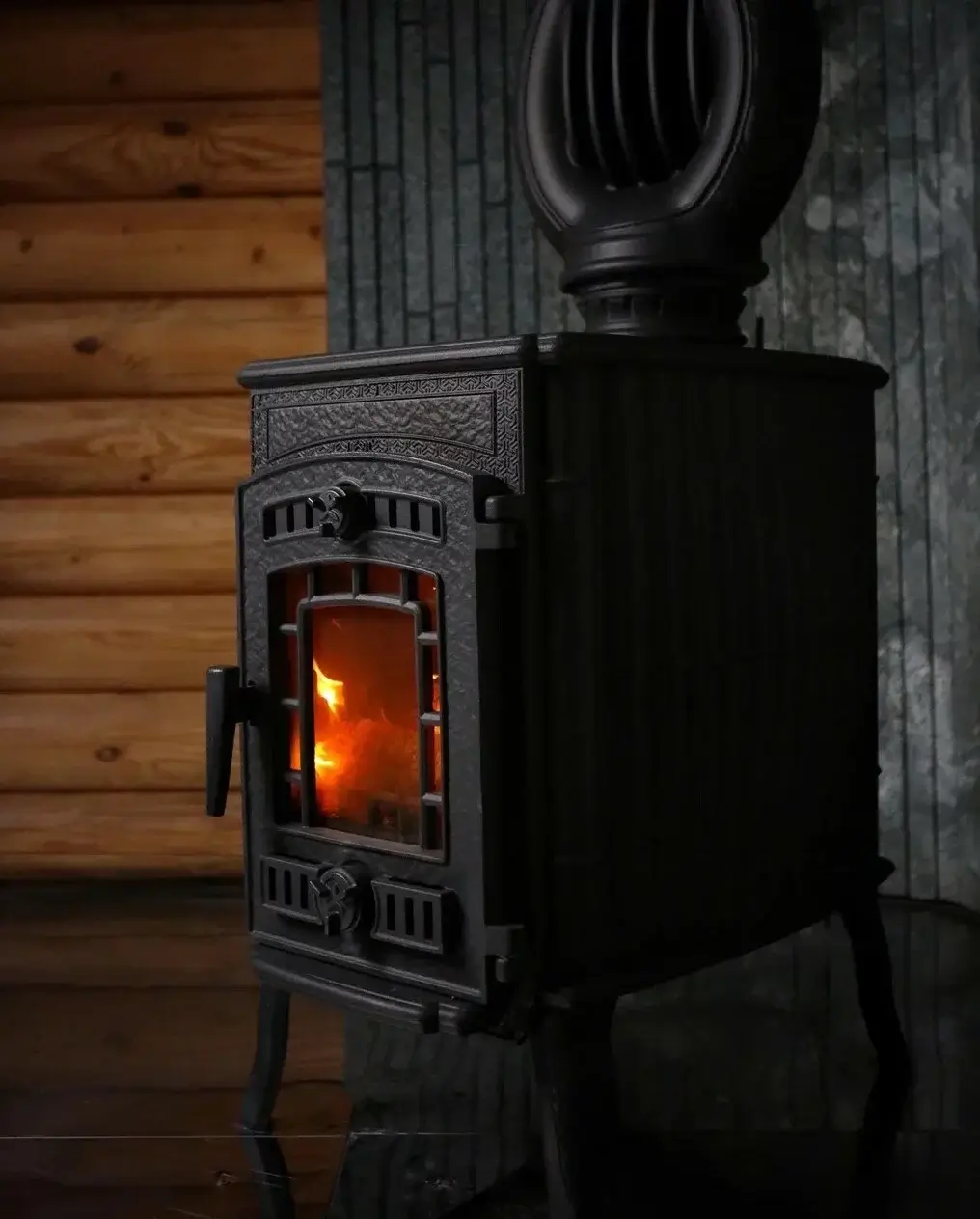 Отопительная чугунная печь Маэстро,  печь на дровах для отопления .